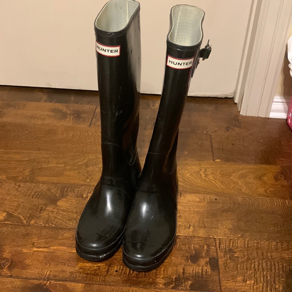 Hunter black boots (please read and look at pictures for information)